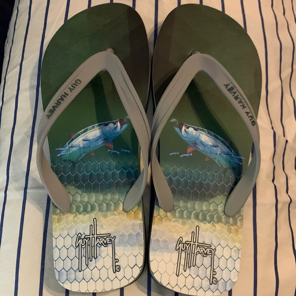 Men’s Guy Harvey flip flops.